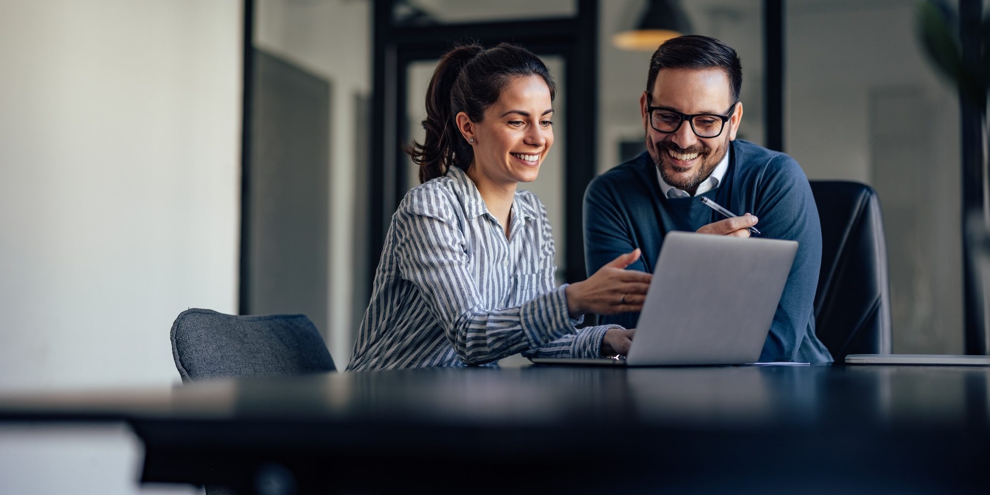 Portrait of two business colleagues, looking at something online. Mastering Consumer Brand Hiring: Innovative Approaches for the CPG Sector